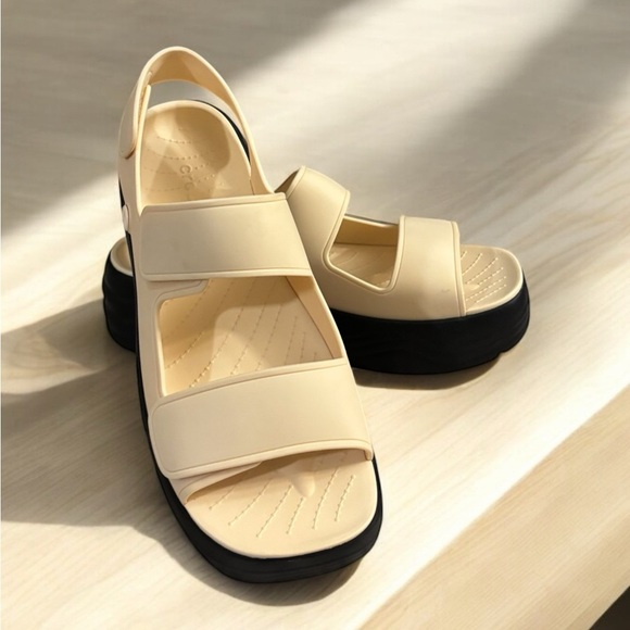 Crocs Skyline Platform Sandal Vanilla Black. NWT. Size 10. - Picture 4 of 8